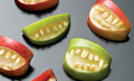 Recetas-divertidas-terroríficas-bocas-hechas-con-frutas
